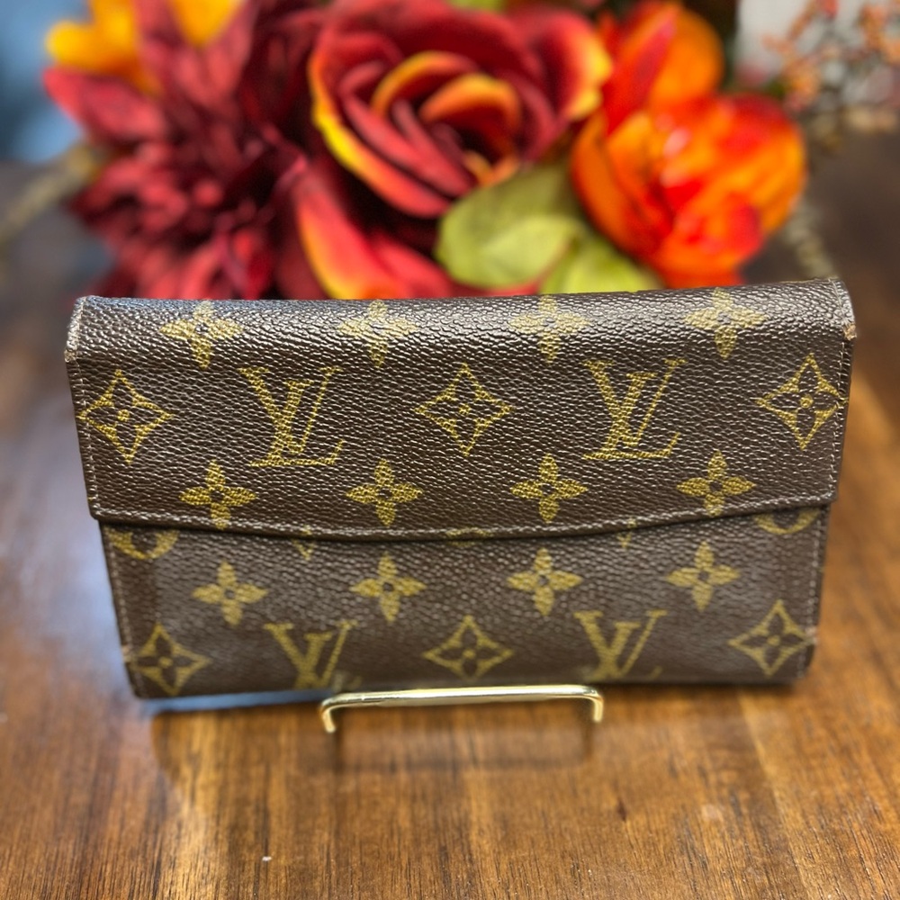 Authentic Louis Vuitton Vintage Monogram Long Wallet - GUC